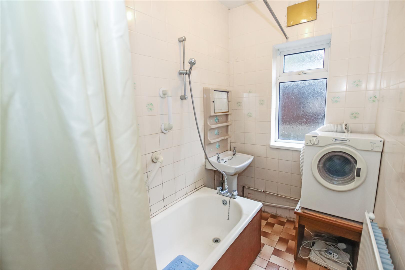 GROUND FLOOR BATHROOM